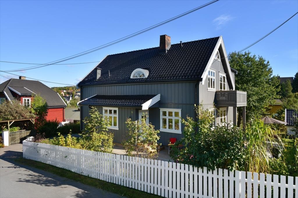 Fasade fra vei Galleribilde