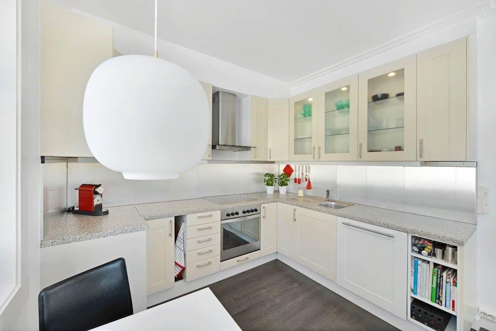 Kjøkken med spiseplass Galleribilde