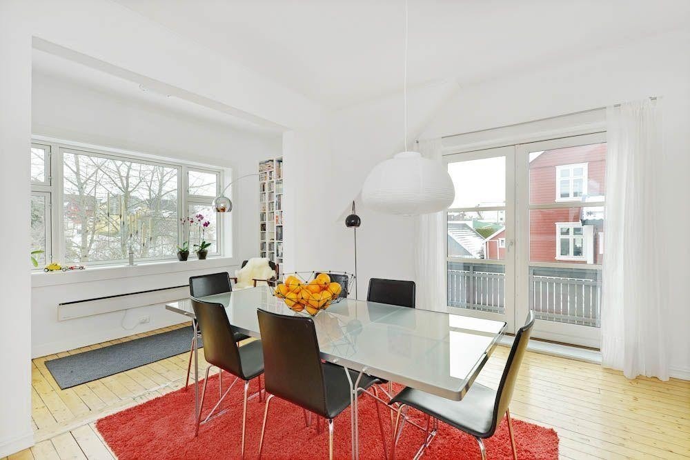 Spisestue med utgang til balkong 2.etg Galleribilde