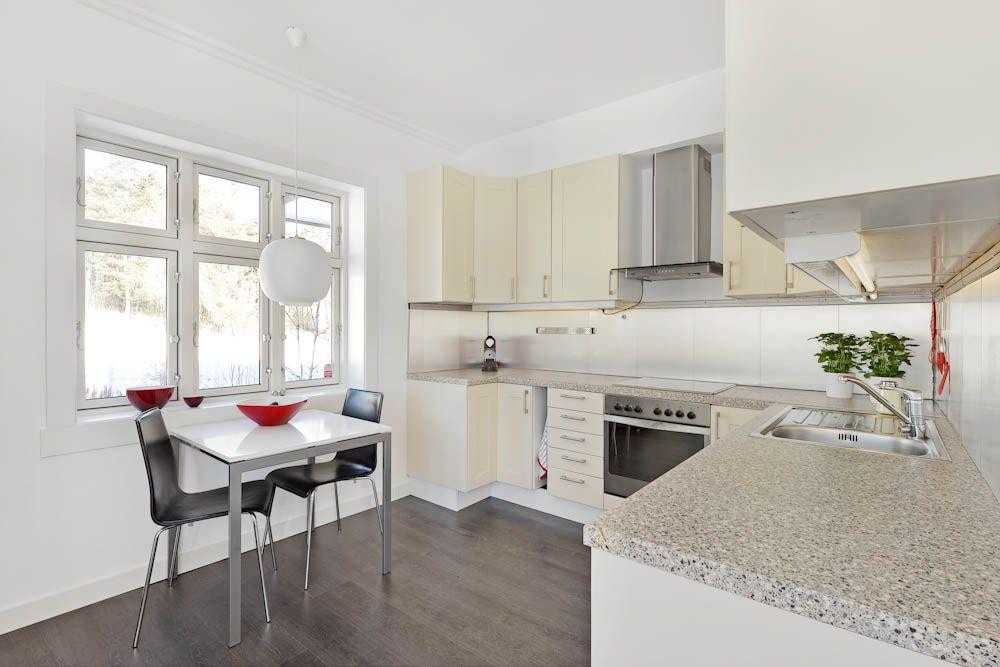 Kjøkken med spiseplass Galleribilde