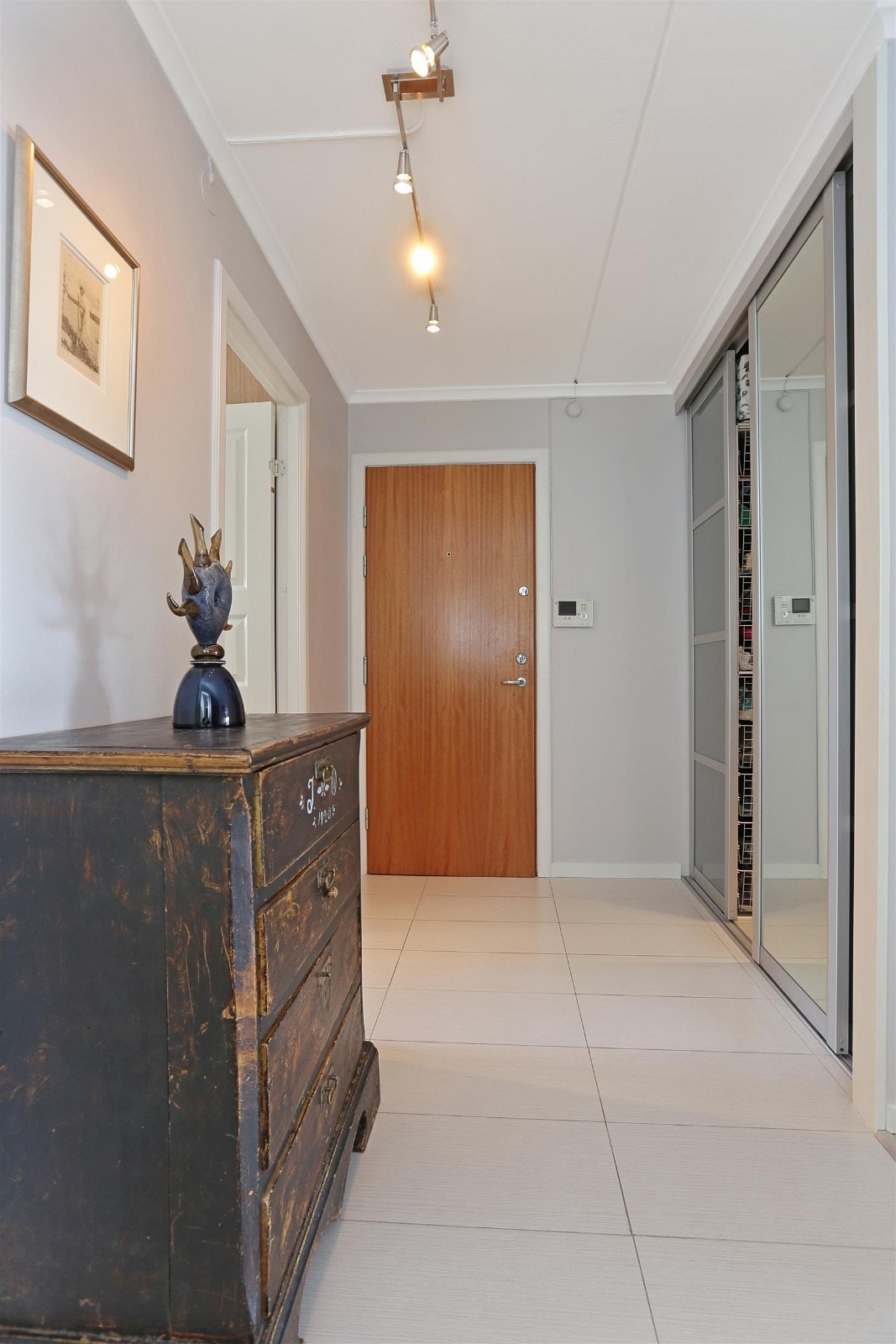 Entré/gang. Galleribilde