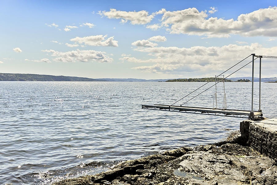 Flott brygge og strandsone Galleribilde
