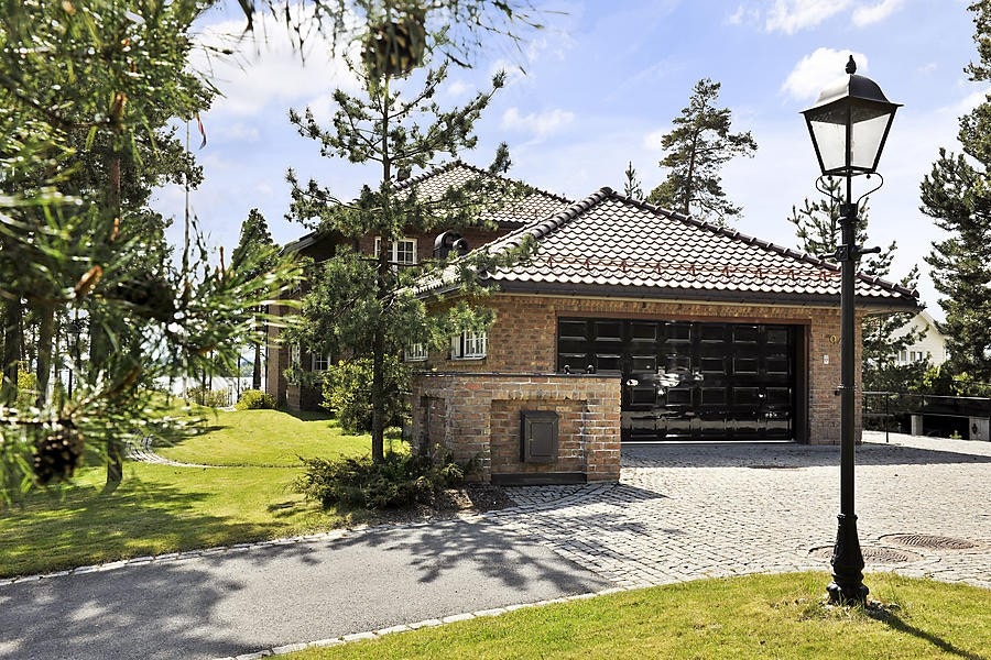 Stor elegant dobbelgarasje Galleribilde