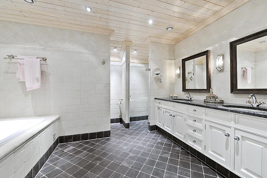 Lekkert solid tidløst og moderne bad Galleribilde