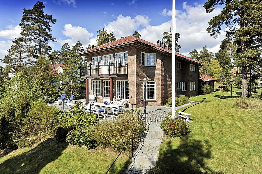 Vakker eiendom med stor solrik tomt Galleribilde