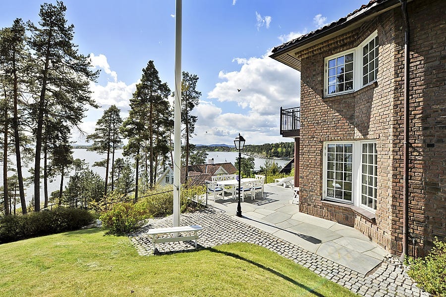 Vakker usjenert terrasse i stilfull utforming Galleribilde