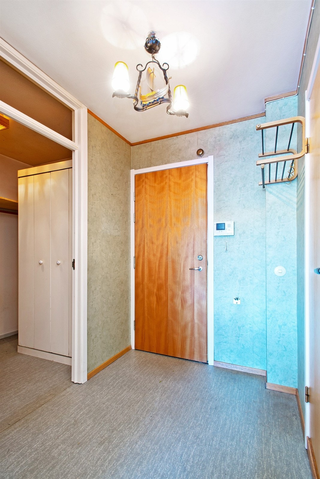 Entrè med inngang til bod Galleribilde