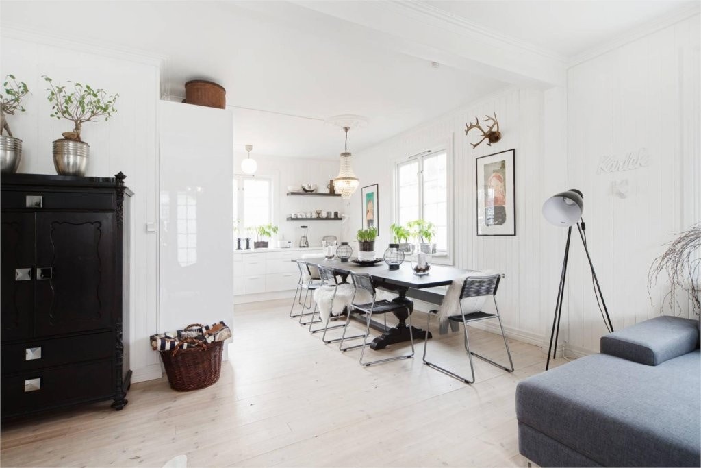 God plass til spisebord på stue/kjøkken Galleribilde