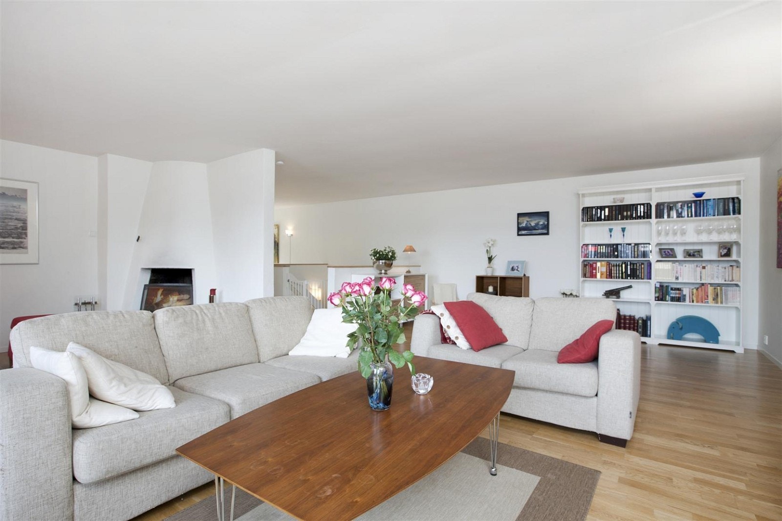 Plass til flere sittegrupper. Galleribilde