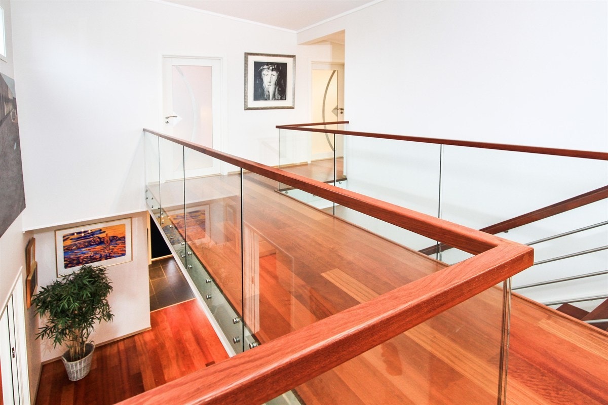 Upper stairway a Galleribilde