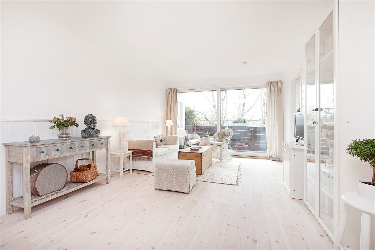 Lys og romslig stue Galleribilde