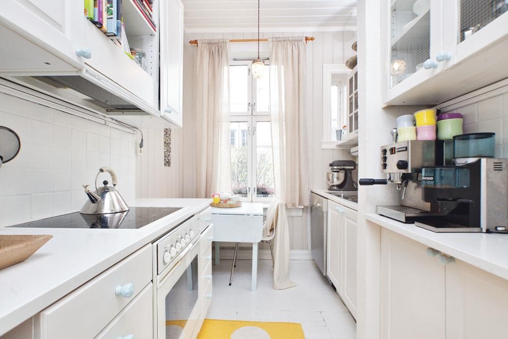 Separat kjøkken med spiseplass Galleribilde