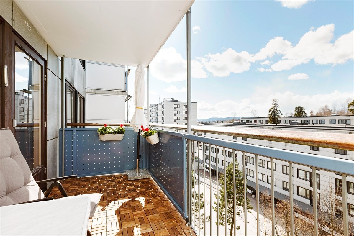 Hyggelig balkong med fritt utsyn Galleribilde