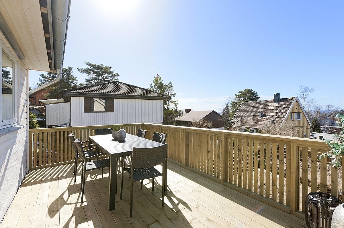 Stor og solrik vestvendt terrasse på ca. 18 kvm. Galleribilde