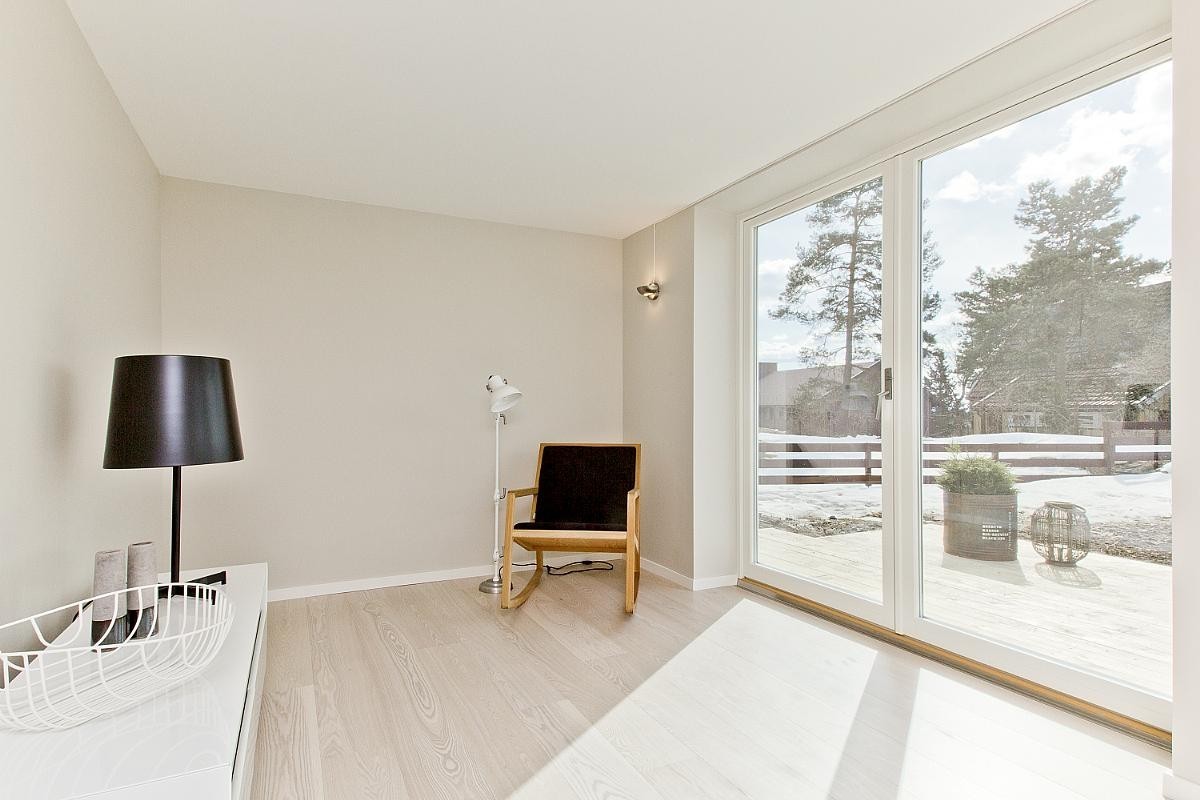 Kjellerstue med utgang til markterrasse Galleribilde