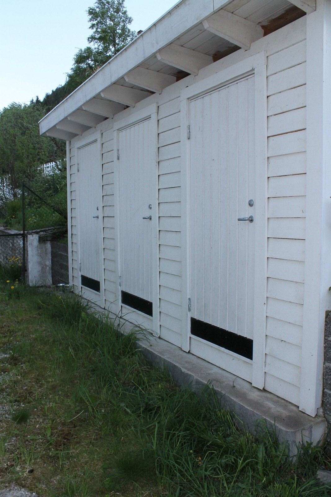 Utendørs bod følger med. (Gammelt bilde) Galleribilde