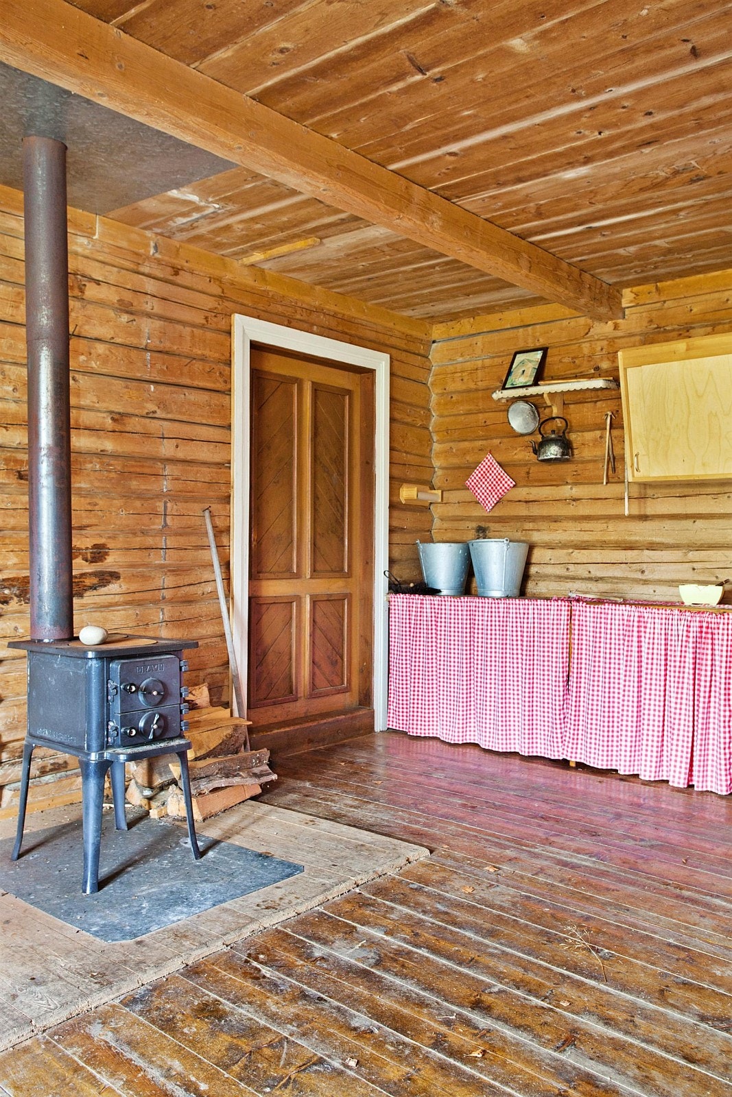 Allrom med kjøkken og stue i åpen løsning Galleribilde