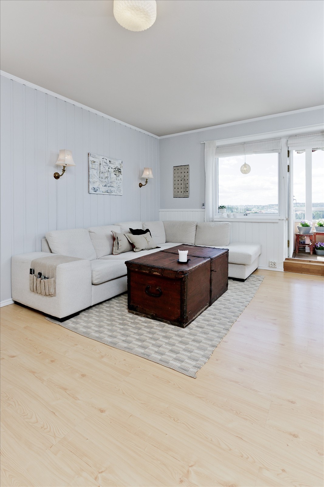 Stue med utgang til vestvendt balkong med fantastisk utsikt Galleribilde