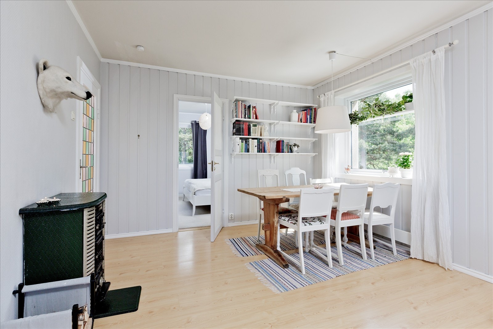 Romslig spiseplass Galleribilde