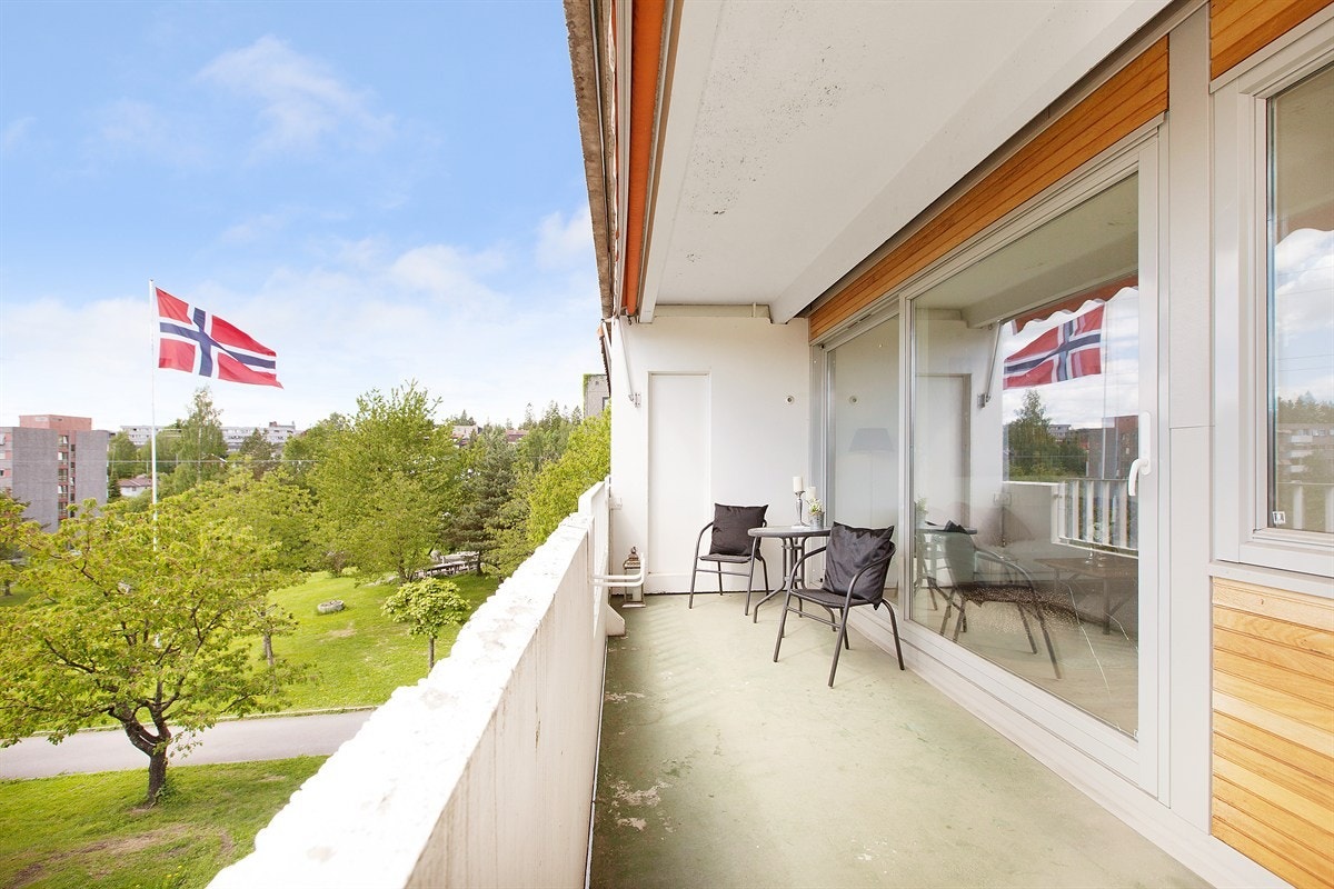 Solrik balkong på ca 10 kvm Galleribilde