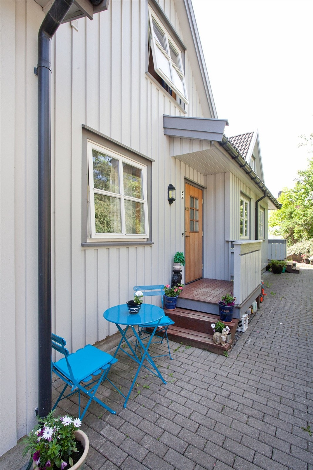 Pent og steinlagt inngangsparti. Galleribilde