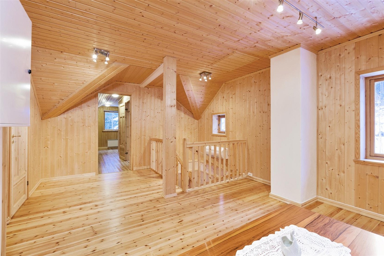 Fra stuen mot gang med bad og soverom. Galleribilde