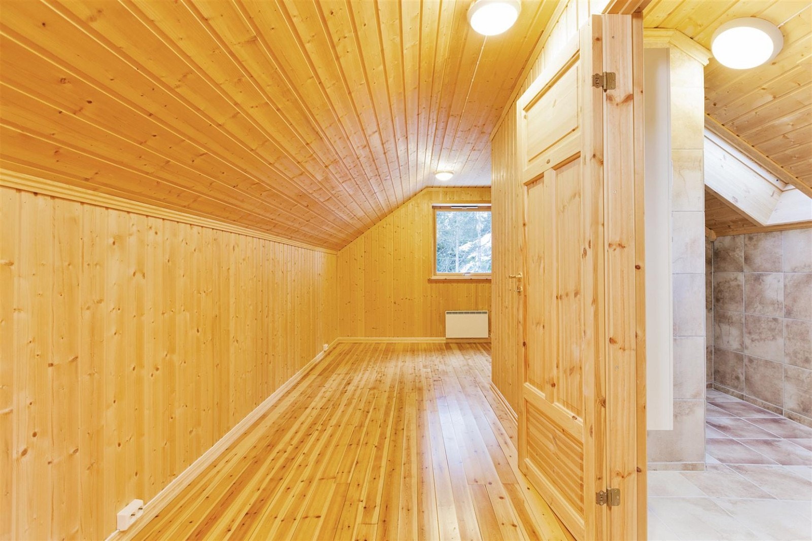 Soverom. Inngang til toalett til høyre Galleribilde