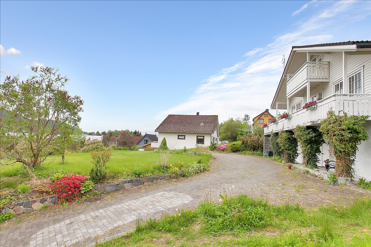 Fasade og oppkjørsel Galleribilde