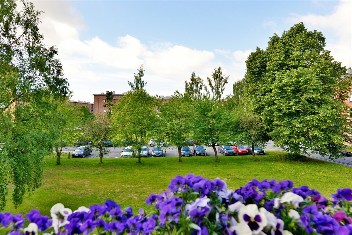 Utsyn fra sydvestvendt balkong til fellesarealene Galleribilde