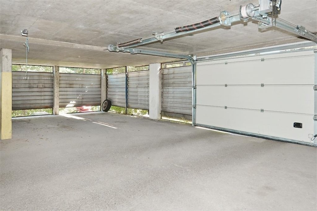 Parkeringsplass følger med salget nr 153. Galleribilde