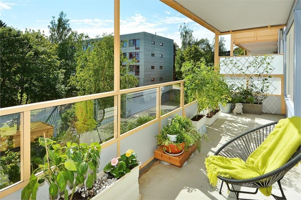 Romslig solrik balkong på ca 11 kvm Galleribilde