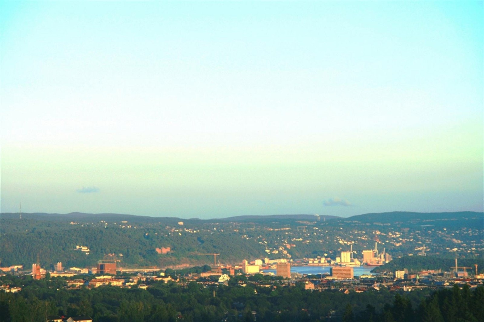 Utsikt over Oslo Havn og Ekebergåsen Galleribilde