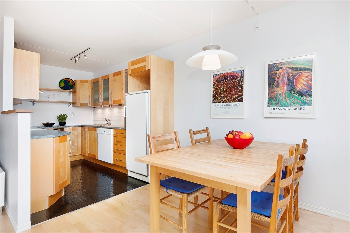 Koselig spiseplass i tilknytning til kjøkkenet Galleribilde