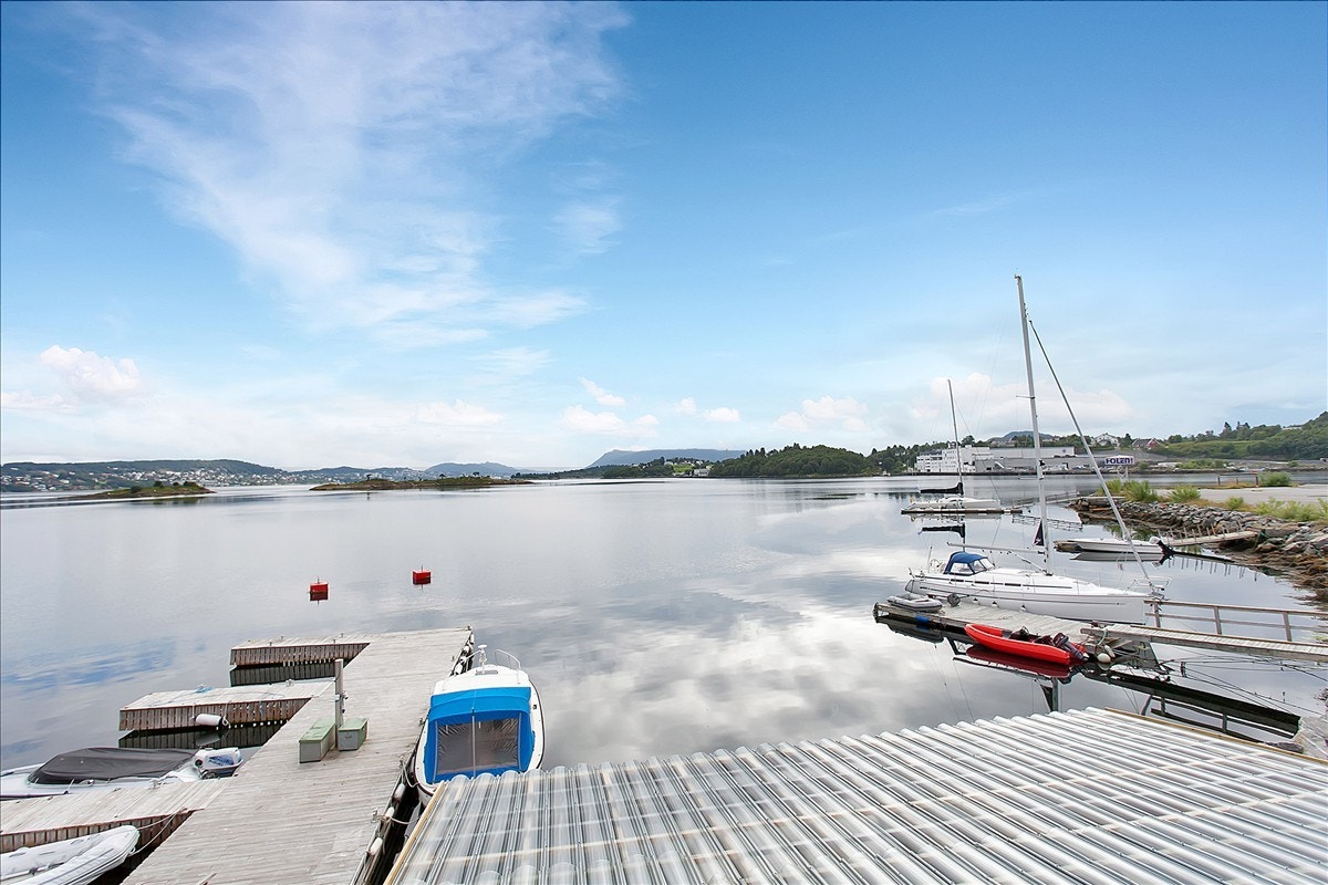Utsikt fra rorbu/sjøbod Galleribilde