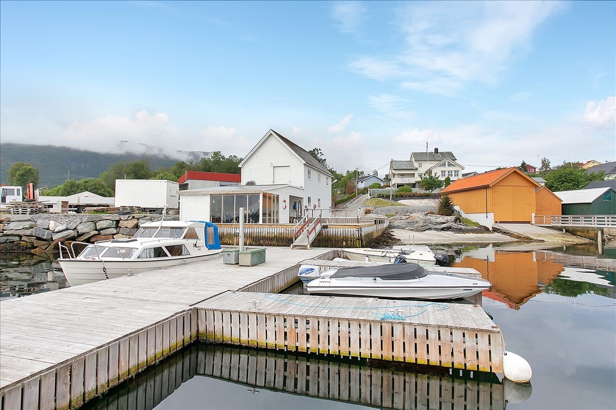 Bryggeanlegg mot eiendom Galleribilde