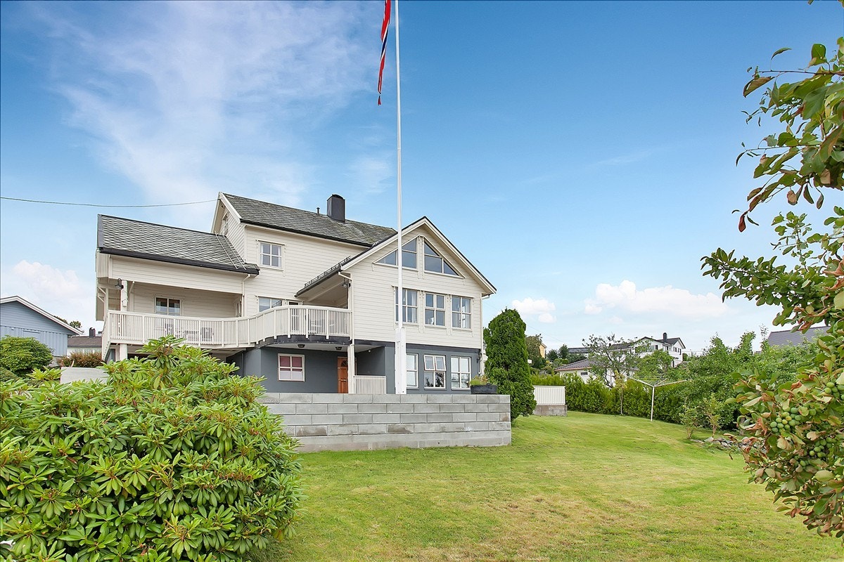 Hage mot fasade Galleribilde