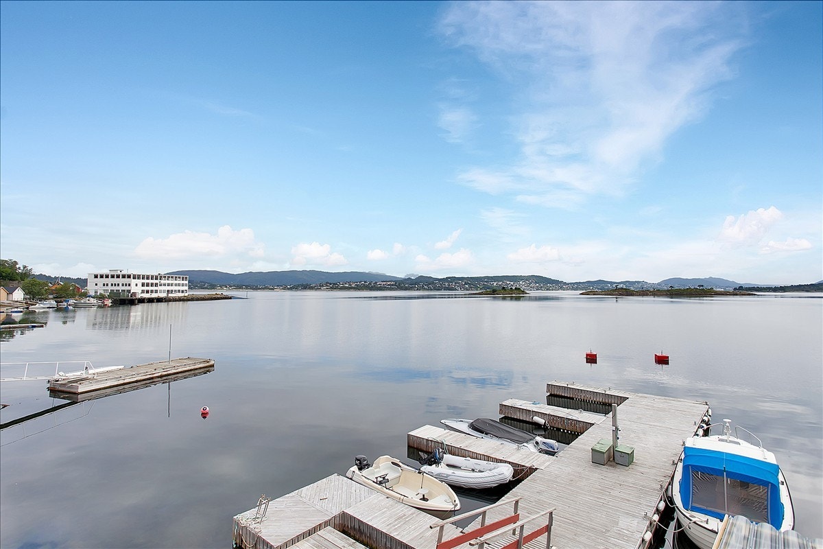 Utsikt fra rorbu/sjøbod Galleribilde