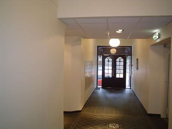 Representativ inngang m postkasser Galleribilde