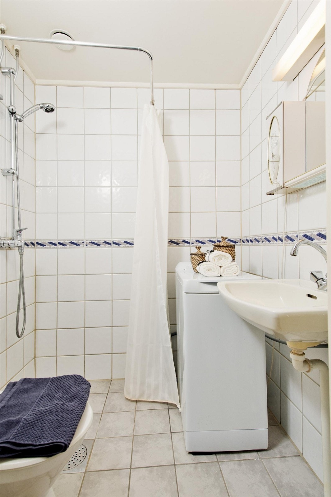 Pent fliselagt bad Galleribilde