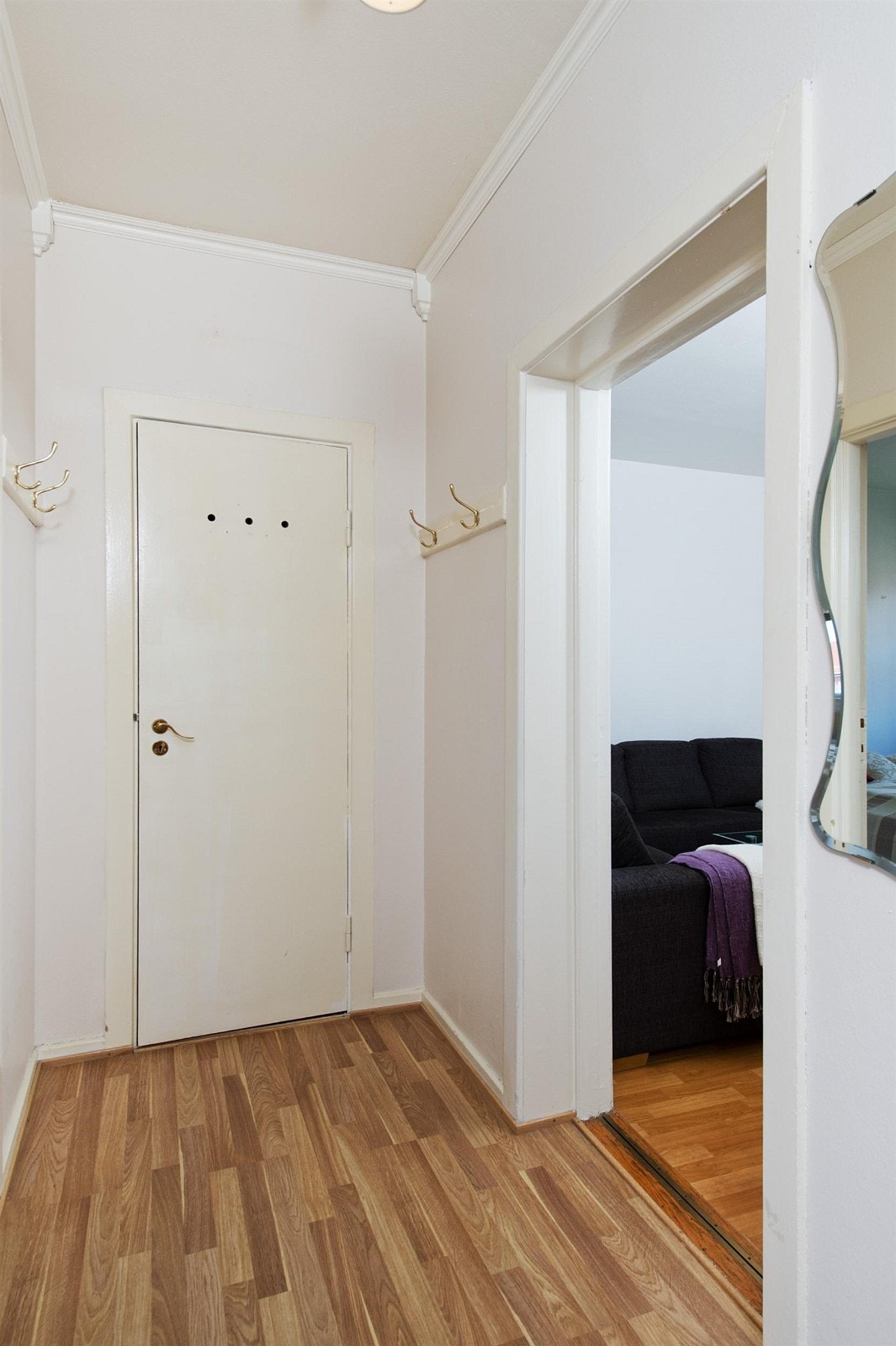 Entré med inngang til innvendig bod Galleribilde