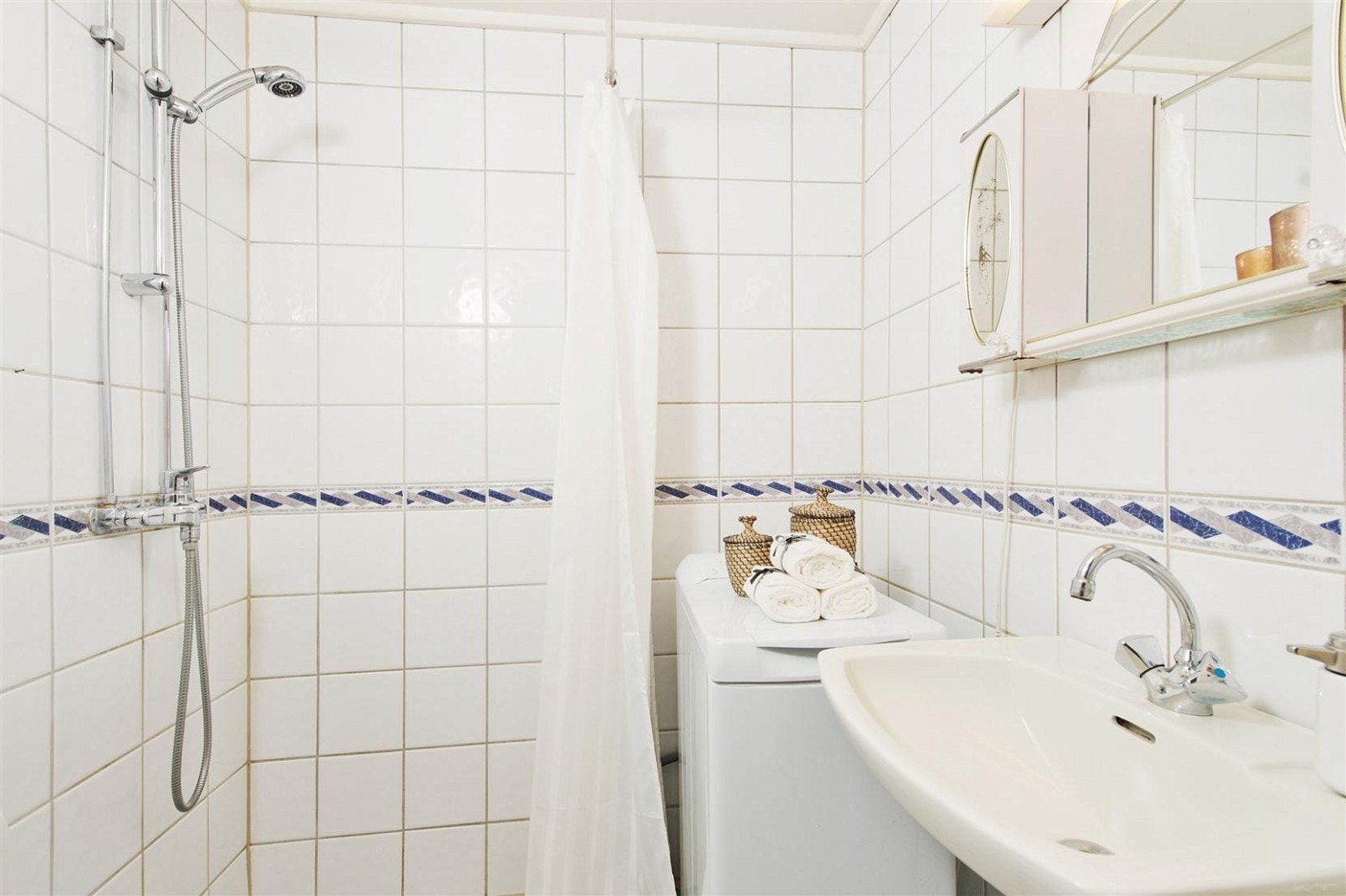 Pent fliselagt bad Galleribilde