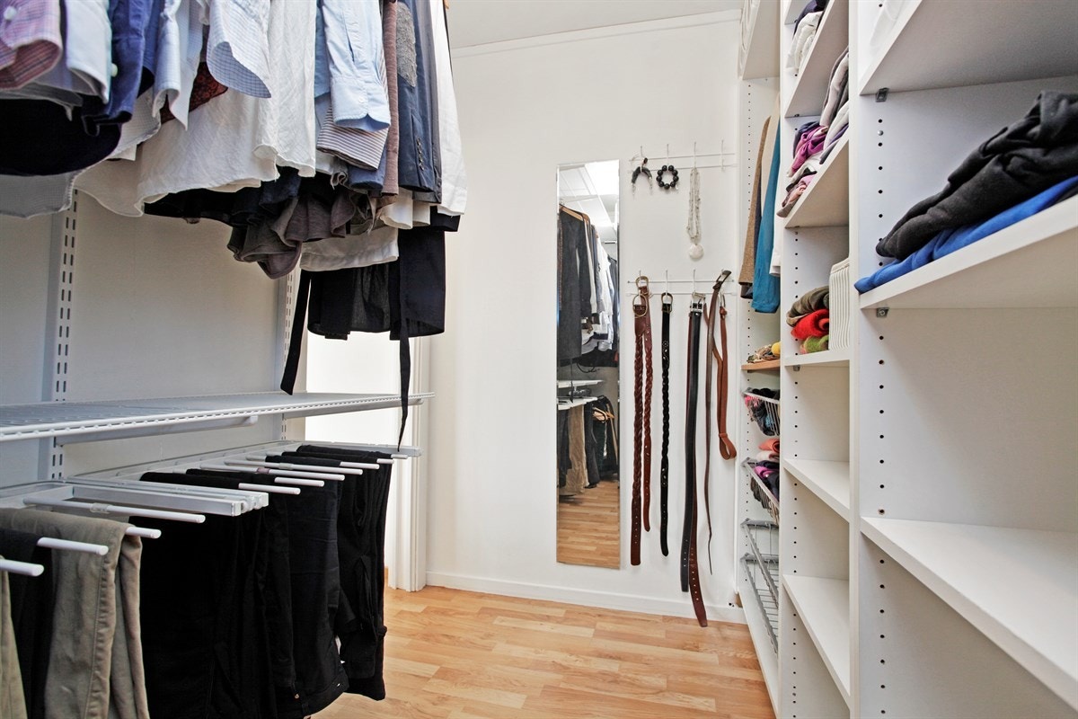 Praktisk walk-in ifra hovedsoverom Galleribilde