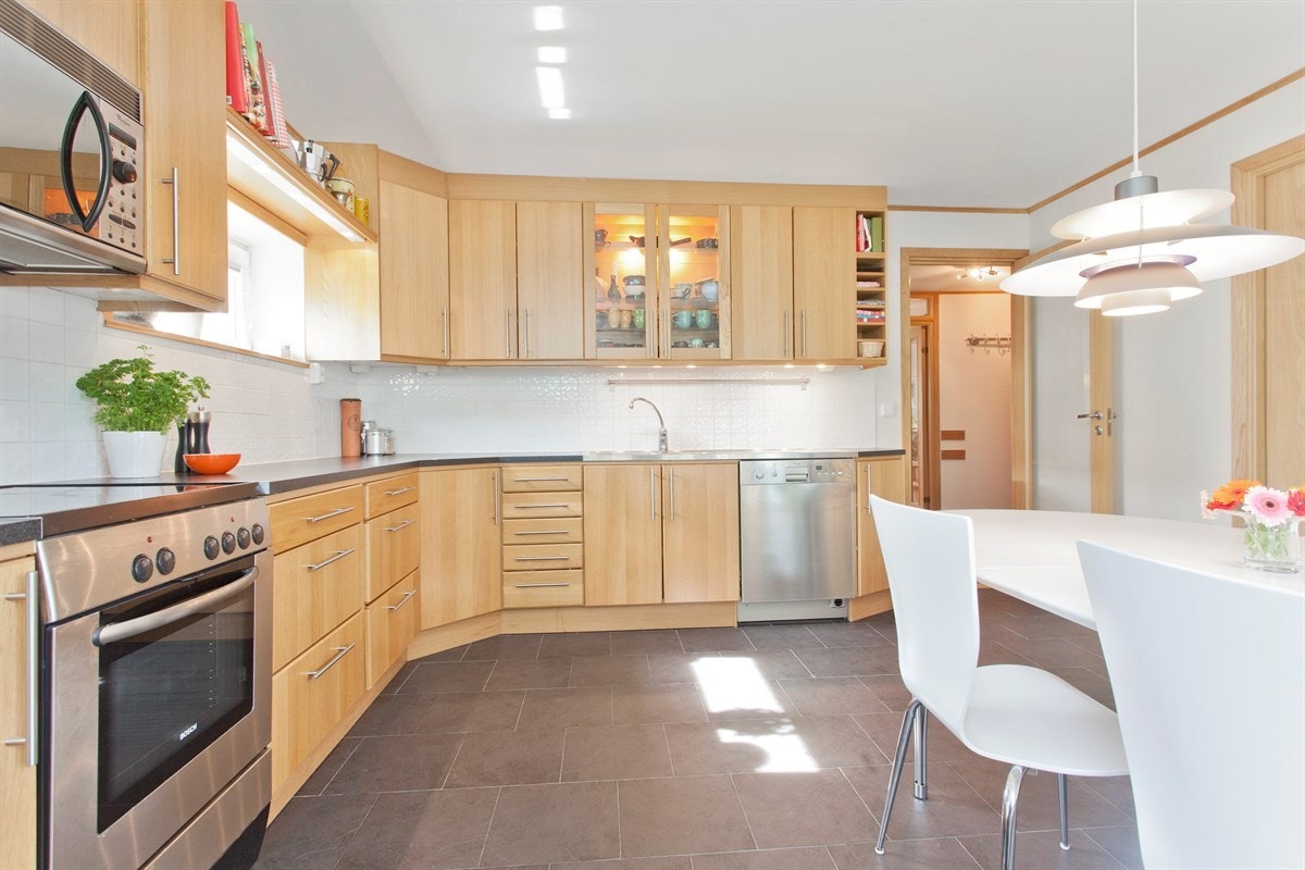 God og praktisk skapplass. Galleribilde