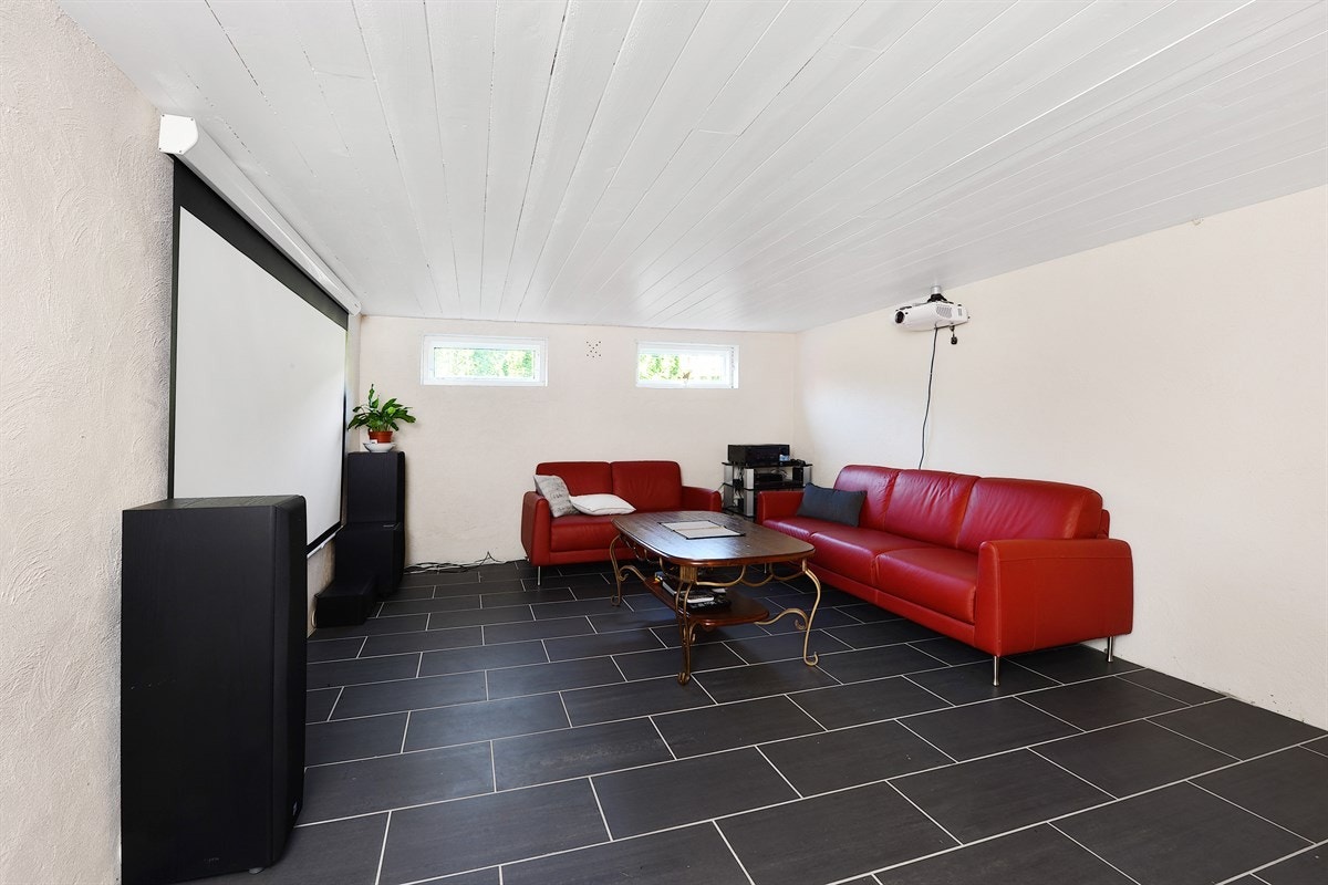 Kjellerstue i underetasjen Galleribilde