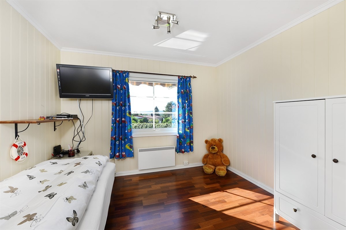 Soverom 1 i 1.etg. Galleribilde