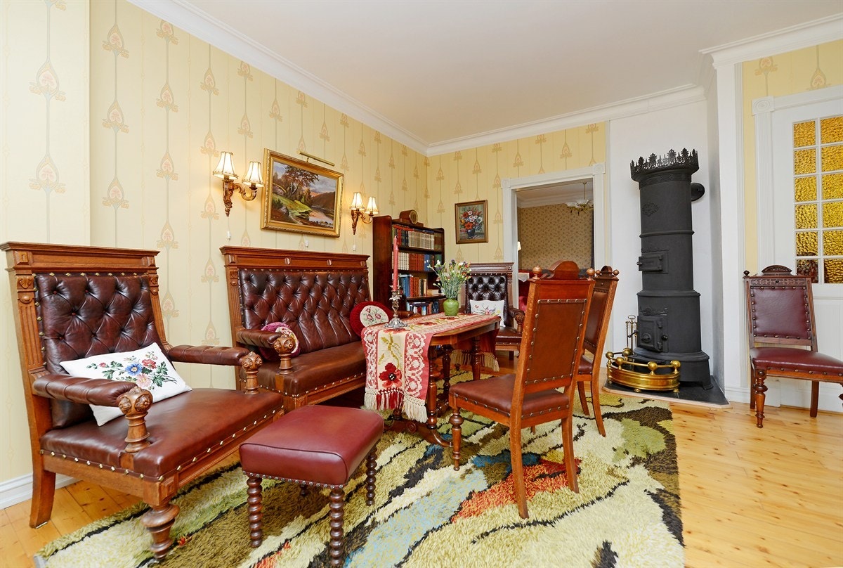 I stuen er det lakkerte tregulv med vannbåren gulvvarme, Galleribilde