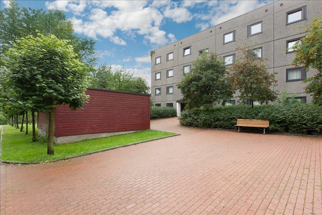 Stenlagte, bilfrie internveier Galleribilde