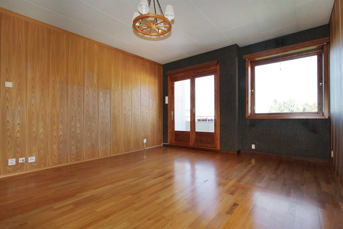 Utgang fra stuen til leilighetens balkong Galleribilde