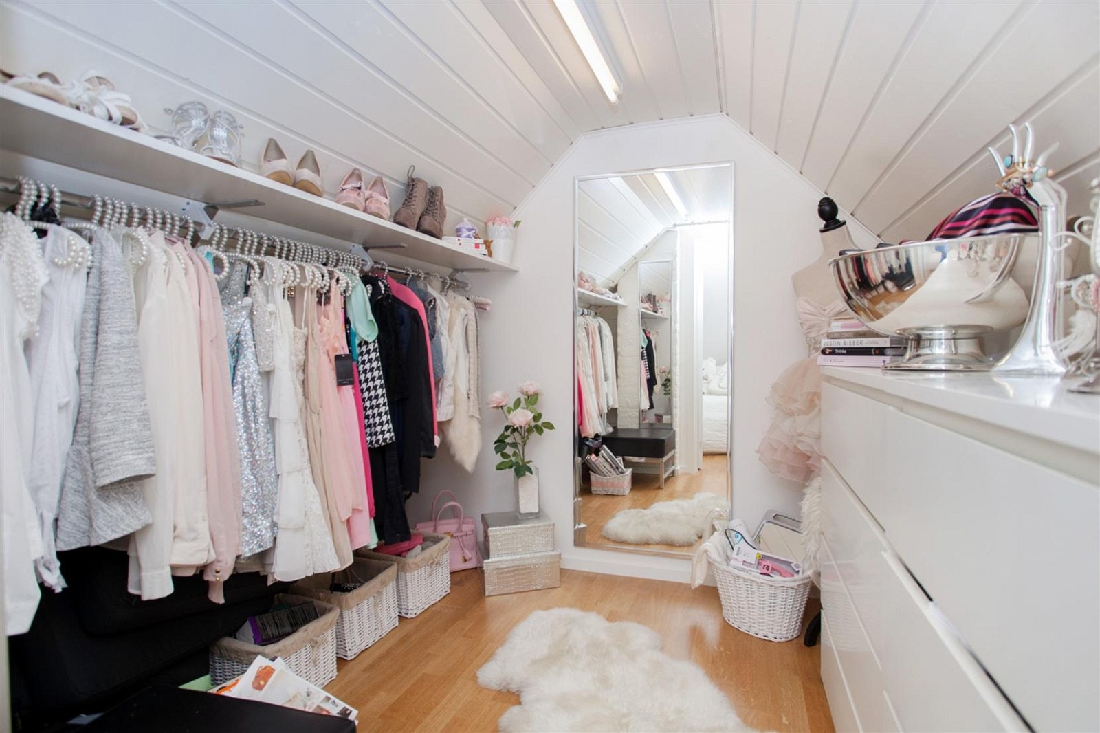 Garderobe på hems Galleribilde