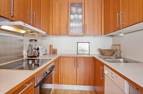 lite og tidsriktig kjøkken Galleribilde